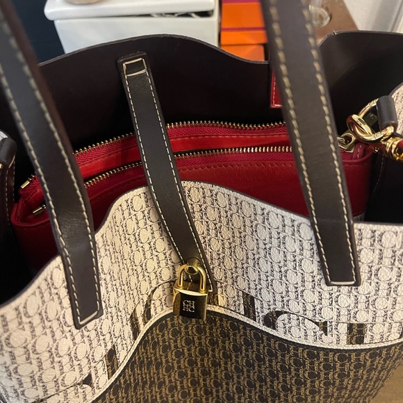 Carolina Herrera Matryoshka bag in perfect condition with lock. - Picture 4 of 5